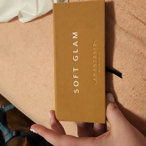Anastasia Beverly Hills Soft Glam palette